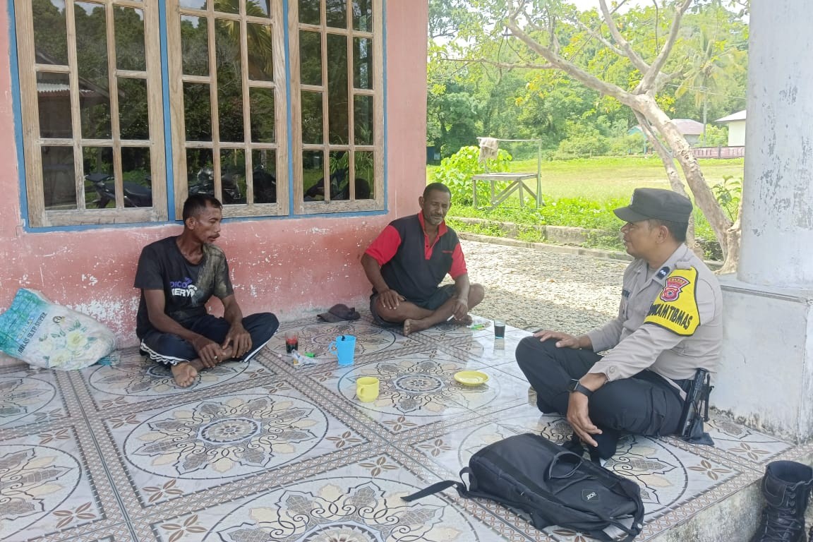 Polsek Namrole Terus Melaksanakan Cooling System melalui Kegiatan Sambang Pasca Pencoblosan