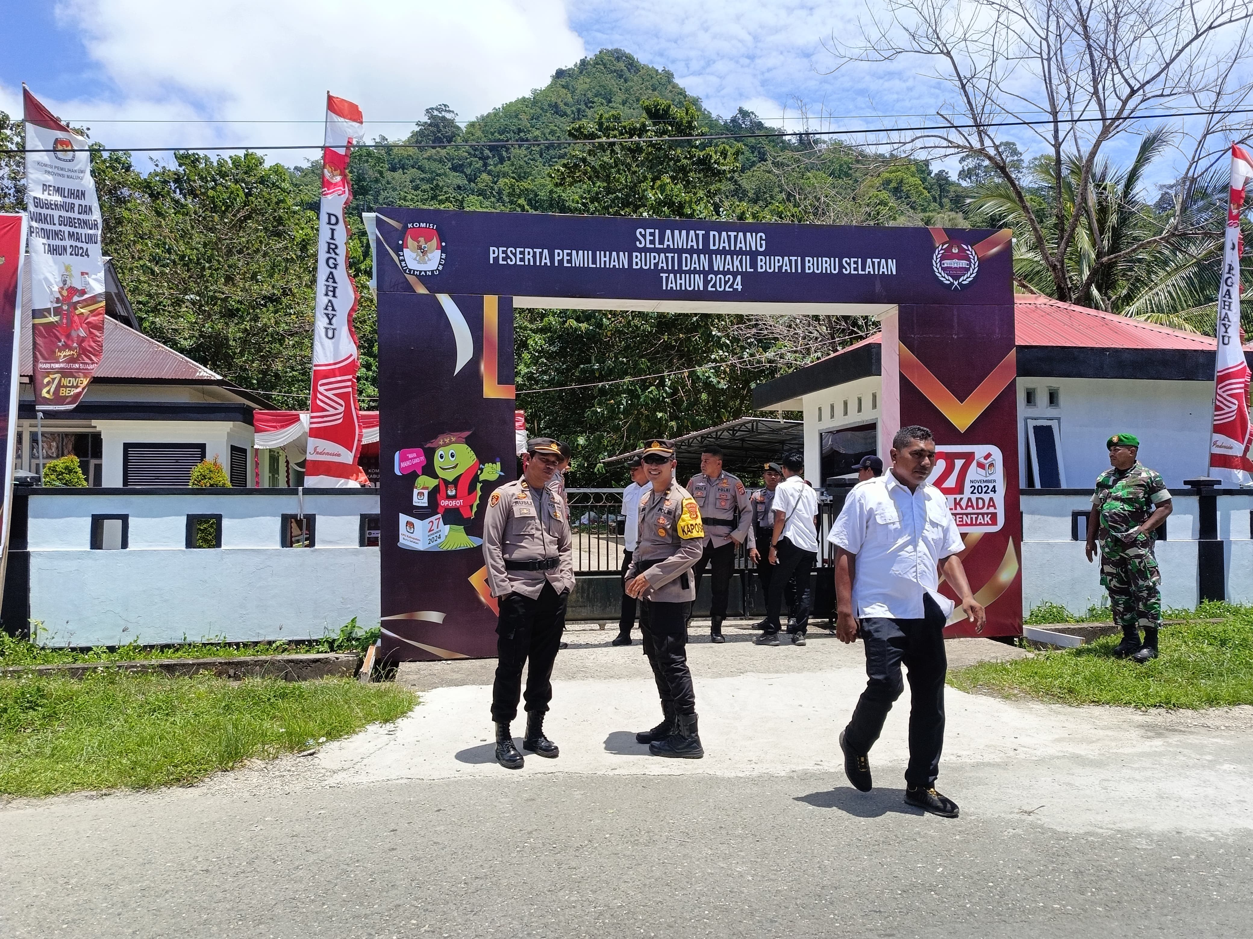 Kapolres Buru Selatan AKBP M. Agung Gumilar, S.I.K., yang Langsung Memimpin pengamanan  Rapat Pleno Terbuka Rakapitulasi Penghitungan  Suara Tingkat KPU Kabupaten Buru Selatan