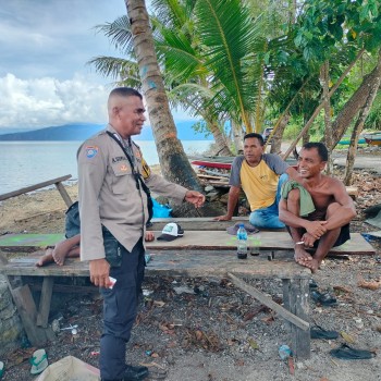 Bhabinkamtibmas Negeri Liang Lakukan DDS dengan Tukang Ojek, Sampaikan Himbauan Kamtibmas