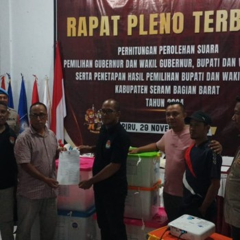 Pengawalan Pergeseran Kotak Suara Pilkada Dari PPK Kec.Kairatu ke Gudang Logistik KPUD Kab.SBB