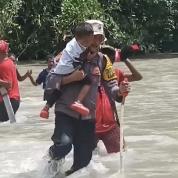 Kisah Perjuangan Bhabinkamtibmas Negeri Besi Demi Suksesnya Pilkada Di Desa Kanikeh