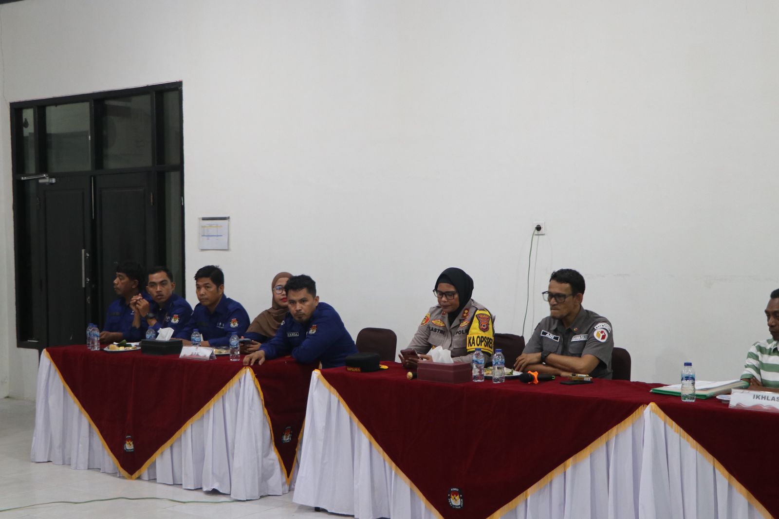 Kapolres Buru Hadiri Pleno Terbuka Rekapitulasi Penghitungan Suara Tingkat Kabupaten