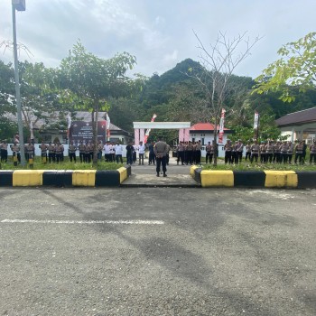 Kapolres Kabupaten Buru Selatan Pastikan Pelaksanaan Rapat Pleno oleh KPU Berjalan dengan Aman