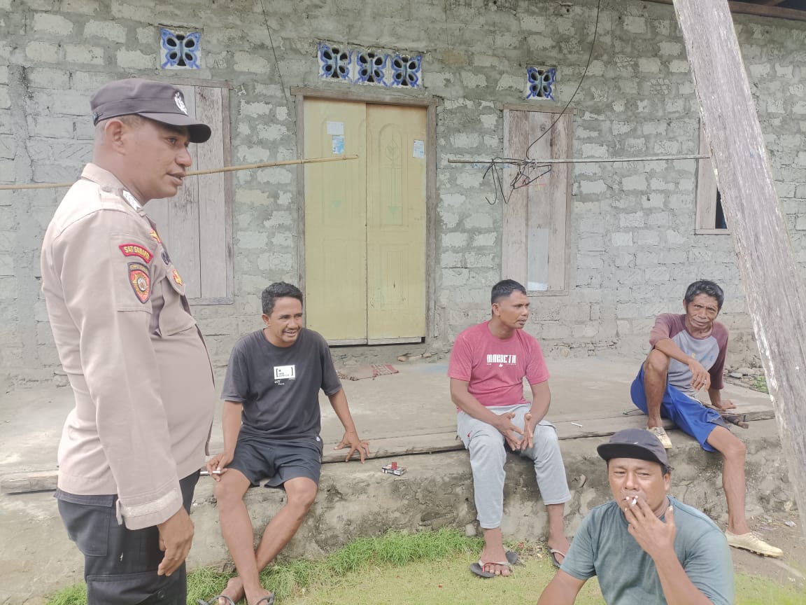 Bhabinkamtibmas Polsek Waesama Ajak Masyarakat Jaga Kamtibmas, Mari sama-sama Menunggu Hasil Dari KPU