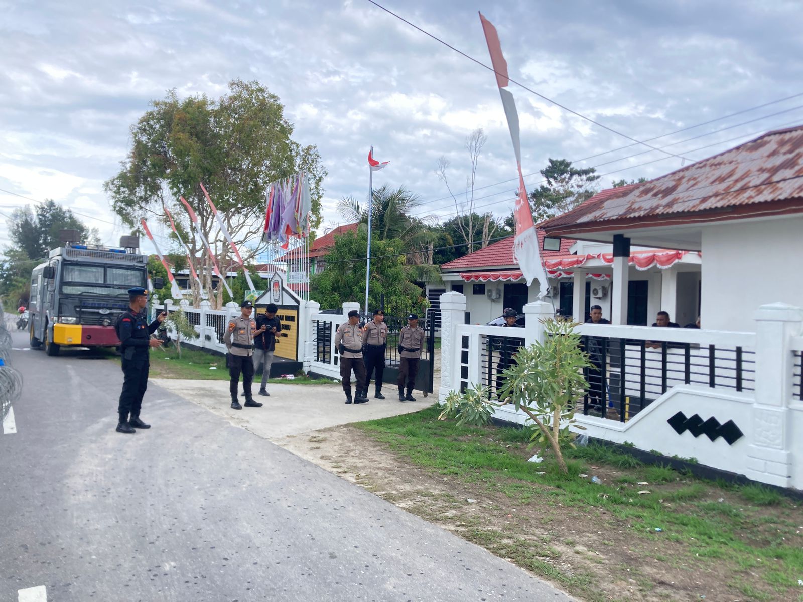 Polres Buru Laksanakan Pengamanan Rekapitulasi Perhitungan Suara Tingkat Kabupaten