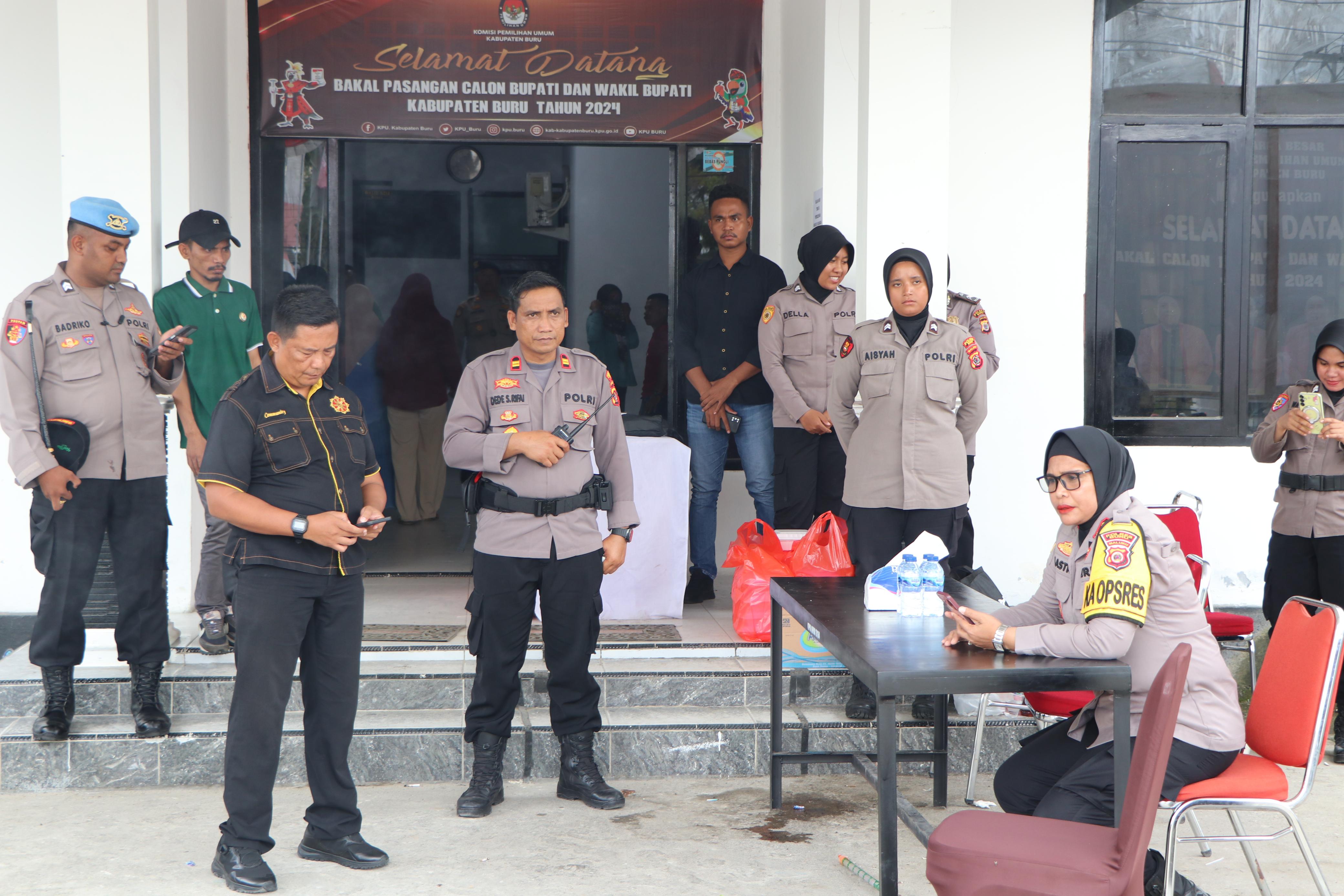 Kapolres Buru Tinjau Langsung Rapat Pleno Rekapitulasi Perhitungan Suara Ditingkat KPU Kabupaten Buru