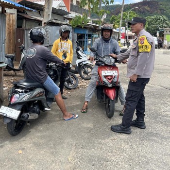 BHABINKAMTIBMAS KELURAHAN BATU GAJAH SAMBANGI WARGA UNTUK HIMBAUAN KAMTIBMAS DAN PERSIAPAN NATAL