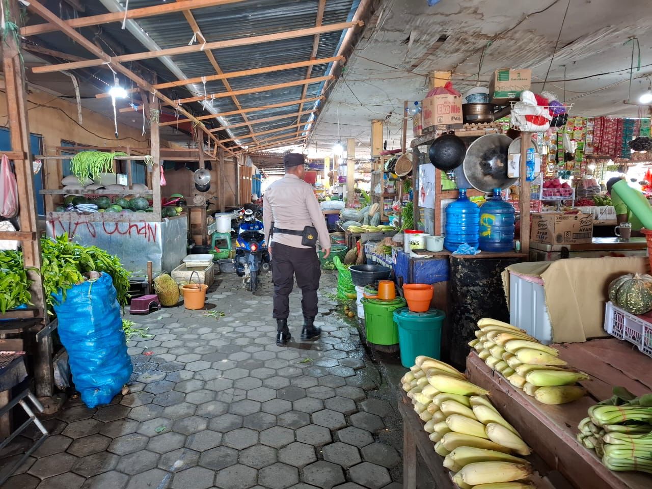 Tingkatkan Keamanan Wilayah, Polsek Namrole Laksanakan KRYD