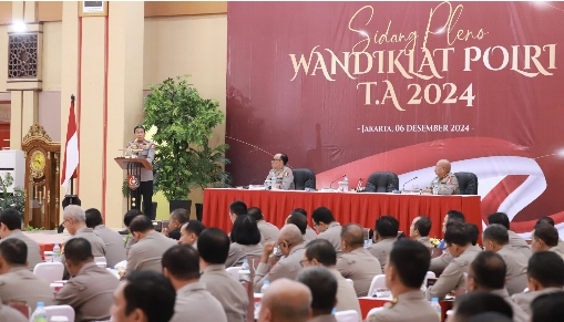 Sidang Pleno Dewan Pendidikan Dan Pelatihan Kepolisian Negara Republik Indonesia Tahun 2024, Menuju Transformasi Pendidikan Polri Yang Berdaya Saing Global