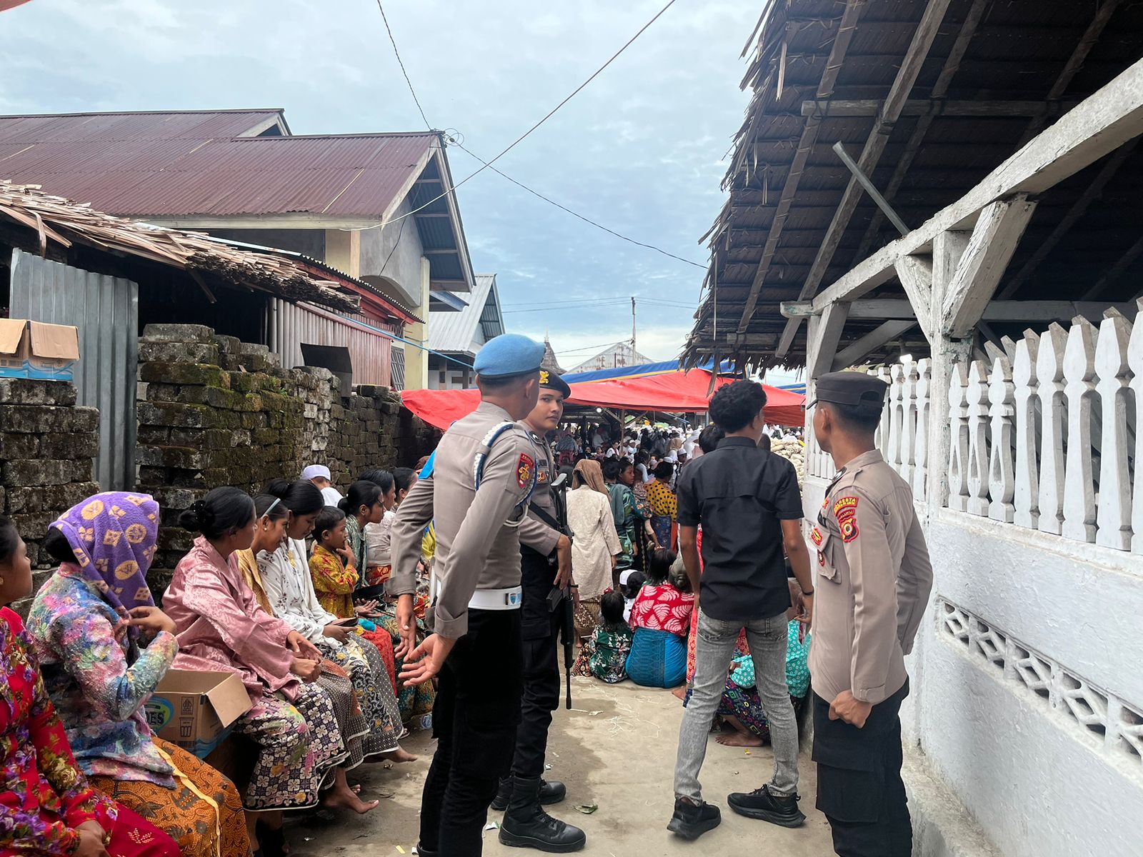 Pengamanan oleh Polsek Pulau Haruku di Acara Peletakan Batu Pertama Mesjid Hatuhaha