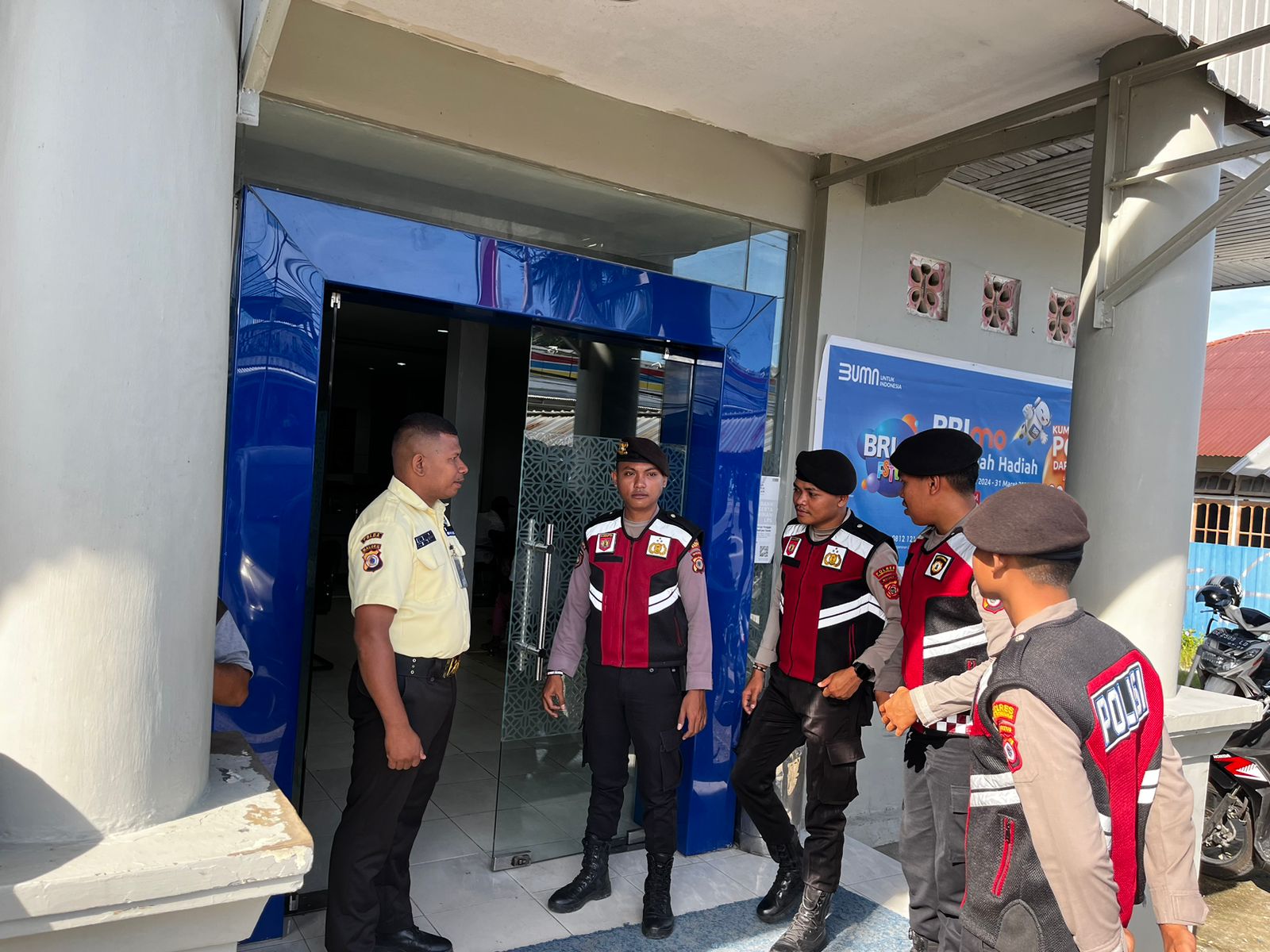 Patroli Perintis Presisi Sat Samapta Polres SBB, Intensifkan Kamtibmas di Sekitar Bank BRI dan Area Pasar