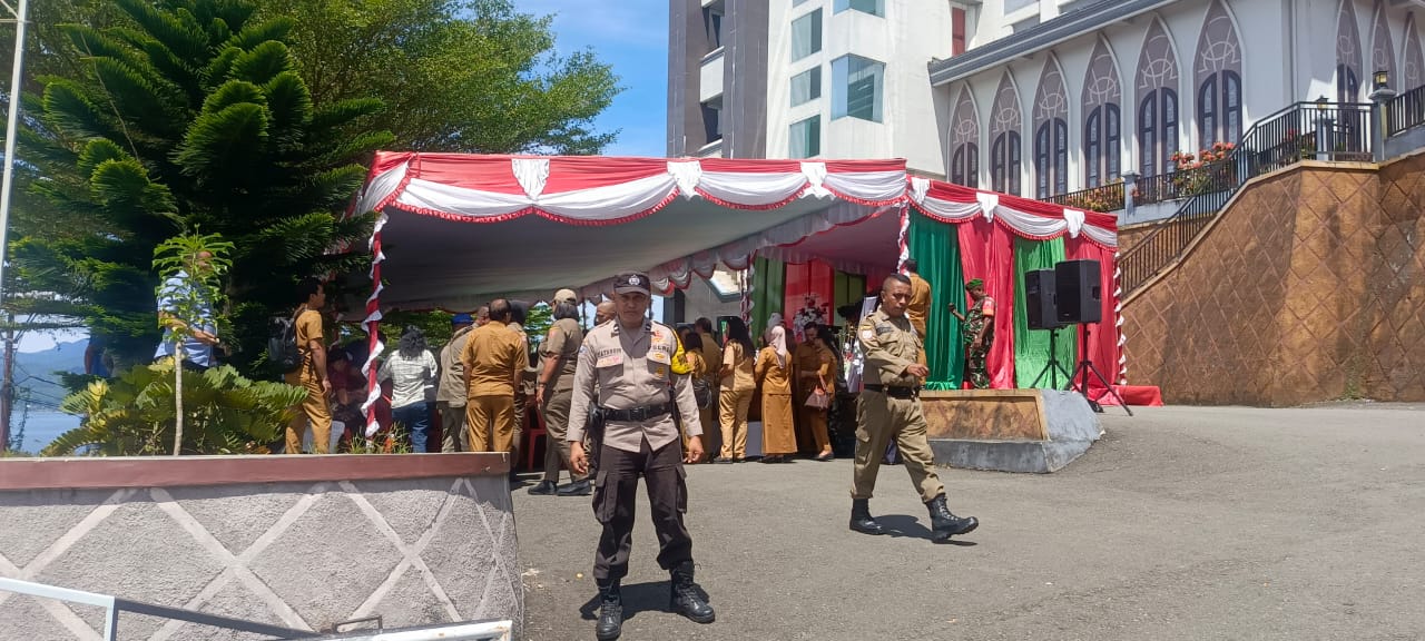 Polsek Sirimau Amankan Kegiatan Safari Natal Pemerintah Kota Ambon di Gereja Imanuel Karpan