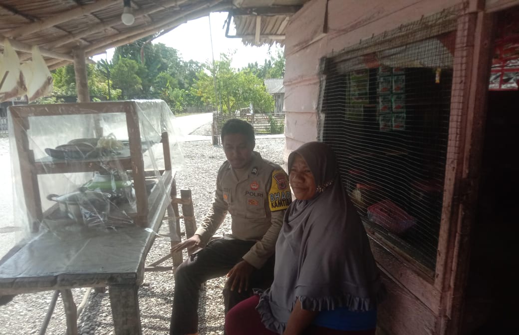 Wujudkan keamanan dan ketertiban Desa Bhabinkamtibmas Negeri Tehoru laksanakan Sambang