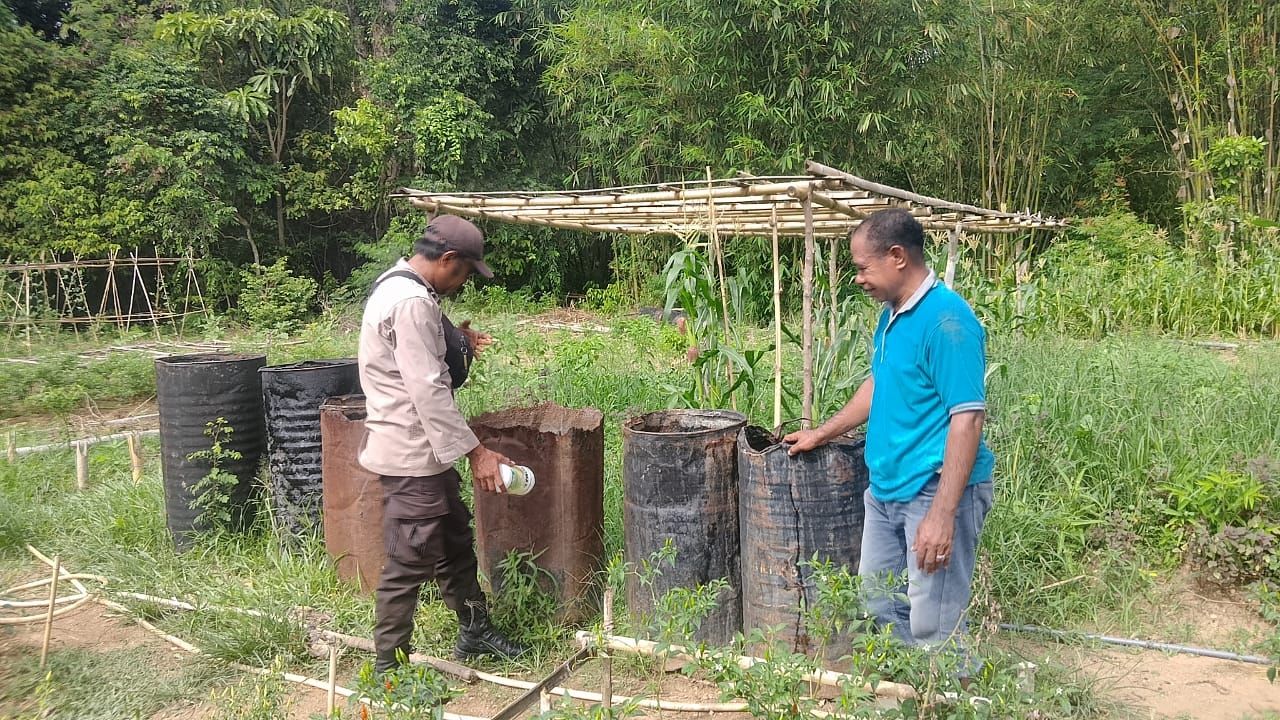 Bhabinkamtibmas Desa Lebelau Mempelopori Warga Galakkan Usaha Perkebunan