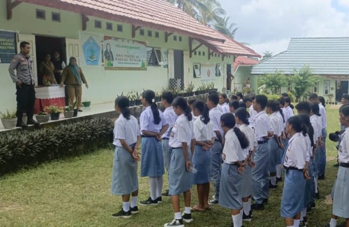 Bhabinkamtibmas Negeri Ullath Berikan Arahan Kamtibmas di SMA Negeri 40 Maluku Tengah