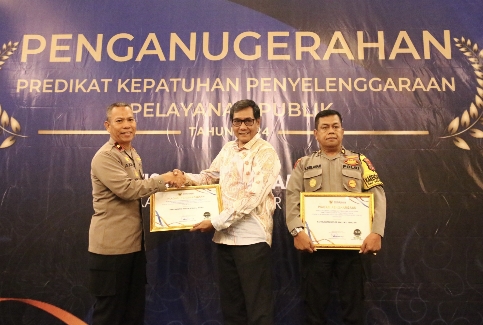 Polres Buru Dan Malteng Terima Penghargaan Kepatuhan Pelayanan Publik Dari Ombudsman RI Perwakilan Prov. Maluku