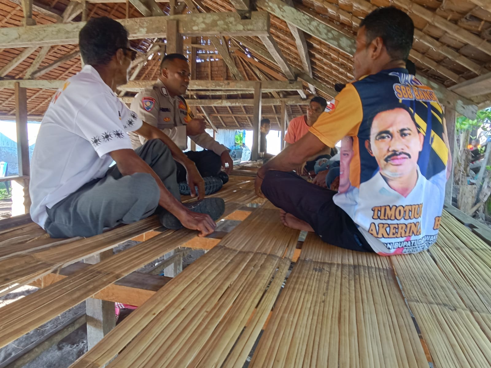 Sambang DDS, Bhabinkamtibmas Sampaikan Pesan Kamtibmas Kepada Warga Binaan Desa Buano Utara.