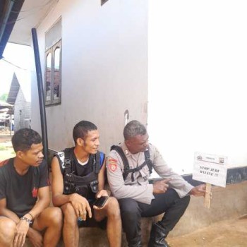 Melalui Sosialisasi Personil Polsek Wetar Secara Rutin Cegah Judi Online di Kalangan Masyarakat.