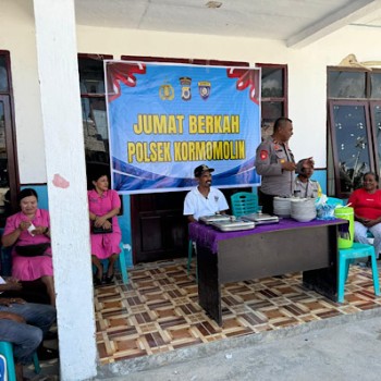 Tingkatkan kepedulian Sosial, Polsek Kormomolin gelar Jumat Berkah