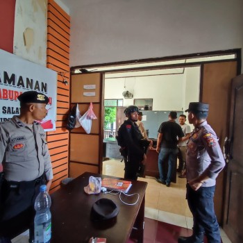 Jaga Kamtibmas Pasca Pemilukada, Polres Buru Laksanakan Patroli Cipta Kondisi di Kantor Bawaslu