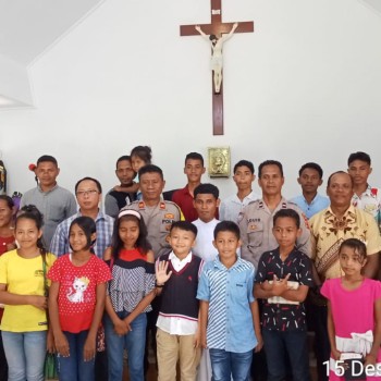 Polsek Leksula Laksanakan Cooling System di Gereja Katolik Santa Theresia, Ajak Jemaat Jaga Situasi Kamtibmas Tetap Kondusif