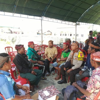 Kapolsek Waesama Tatap Muka dengan Para Tokoh Adat Kecamatan Waesama, Ajak Jaga Kamtibmas Yang Aman dan Damai Pasca Pilkada 2024