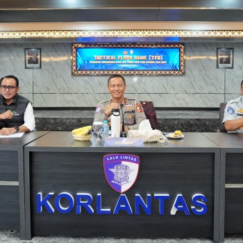 Korlantas Gelar Tactical Floor Game Pastikan Kesiapan Operasi Lilin 2024, Kakorlantas Himbau Masyarakat Waspadai Titik Rawan