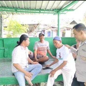 BHABINKAMTIBMAS KELURAHAN PANKAS SAMBANGI WARGA DAN BERIKAN HIMBAUAN KAMTIBMAS