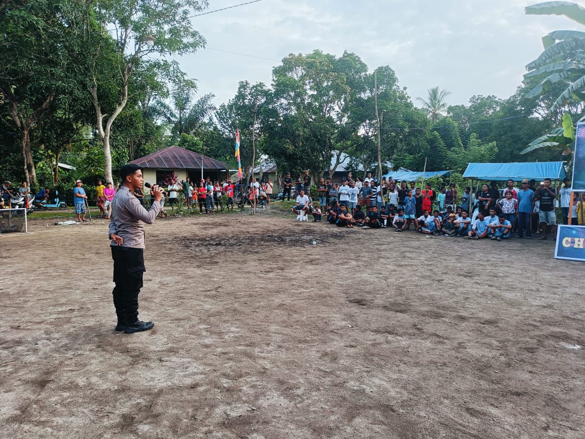 PLH Kapolsek Waisarissa Hadiri Penutupan Turnamen Gawang Mini 