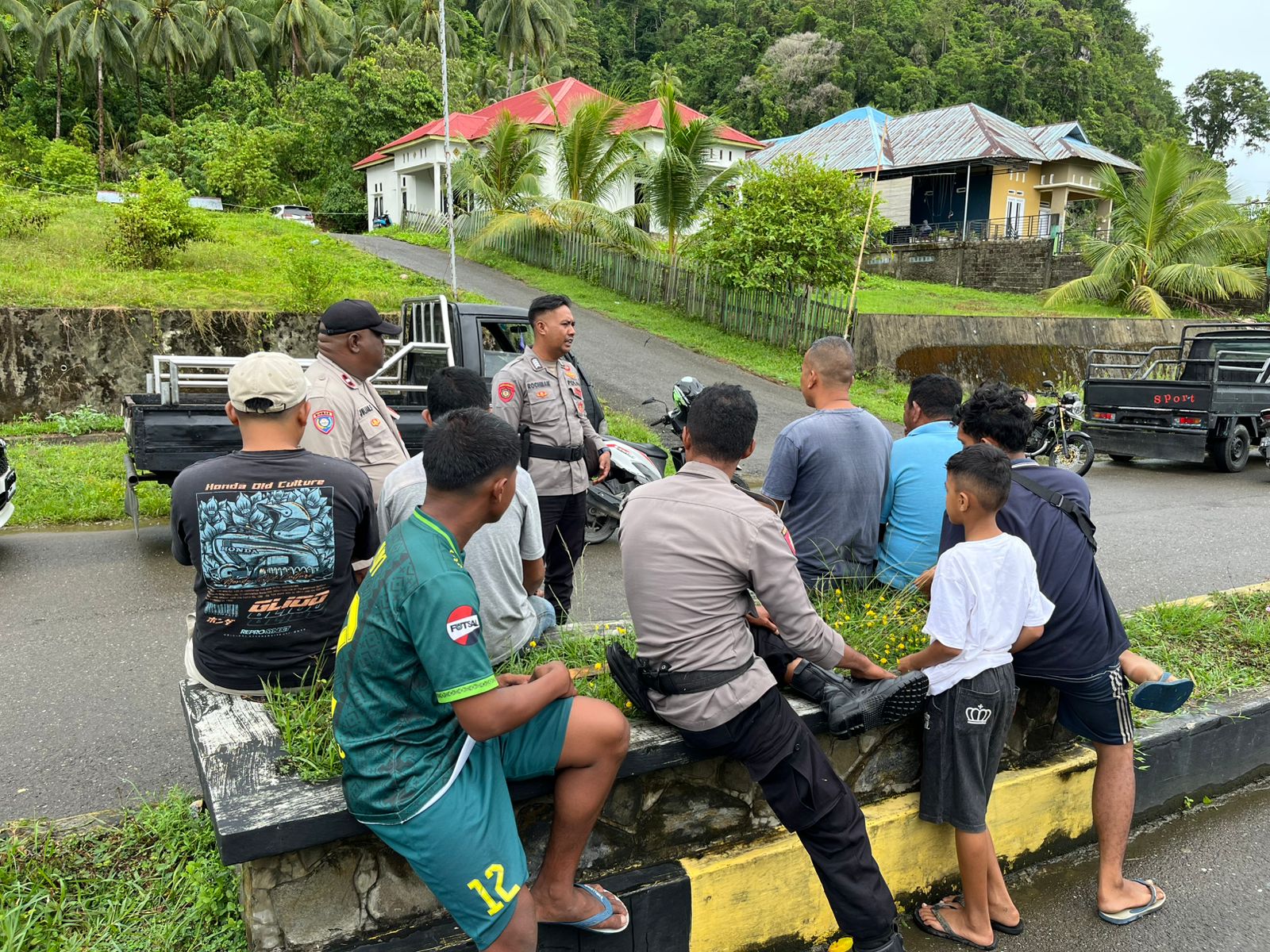 Jelang Natal dan Tahun Baru Sat Binmas Polres Buru Selatan Ajak Warga Jaga Kamtibmas