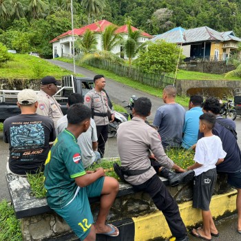 Jelang Natal dan Tahun Baru Sat Binmas Polres Buru Selatan Ajak Warga Jaga Kamtibmas