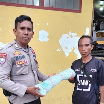 Dorong peningkatan hasil laut, Bhabinkamtibmas Lermatang berikan bantuan kepada Nelayan