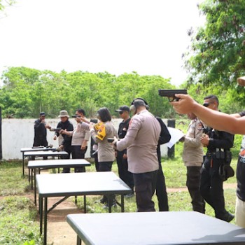 Asah kemampuan menembak Personel, Polres Kepulauan Tanimbar gelar latihan