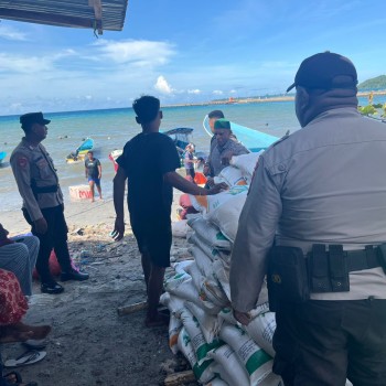 Sat Binmas Polres Buru Selatan Laksanakan Sambang, Berikan Himbauan Kepada Masyarakat Antisipasi Cuaca Buruk di Laut