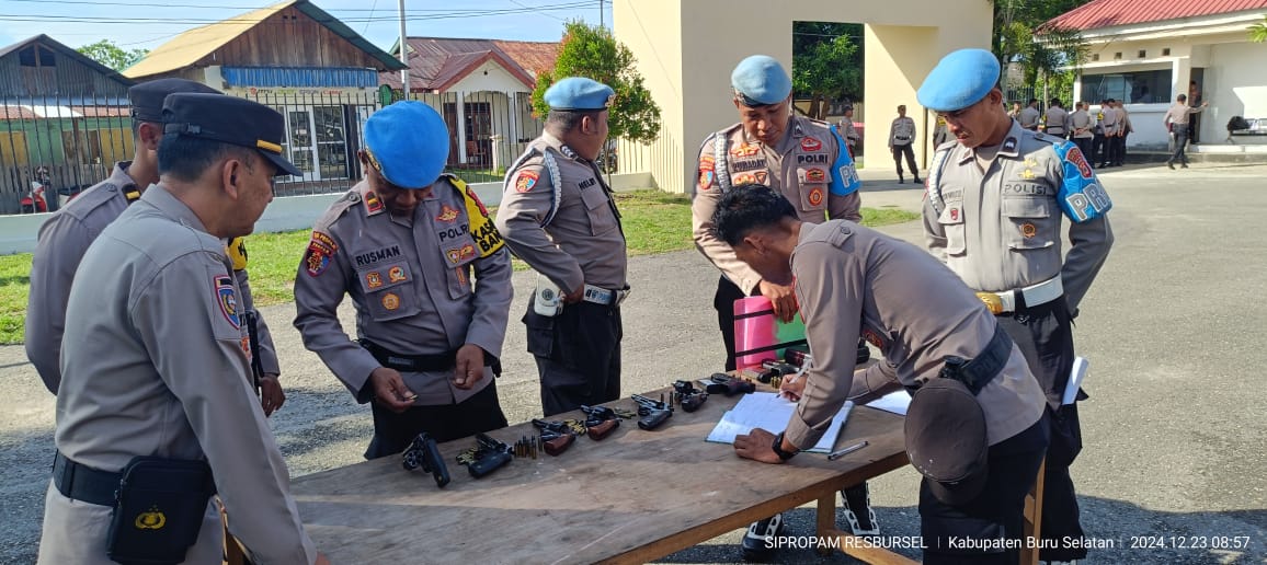 Polres Buru Selatan Lakukan Pendataan dan Pemeriksaan Senpi Anggota