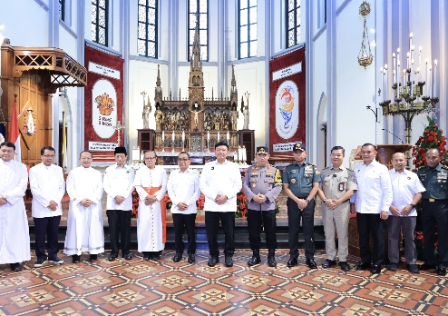 Misa Malam Natal Menkopolkam-Kapolri Sambangi Gereja Katedral Jakarta