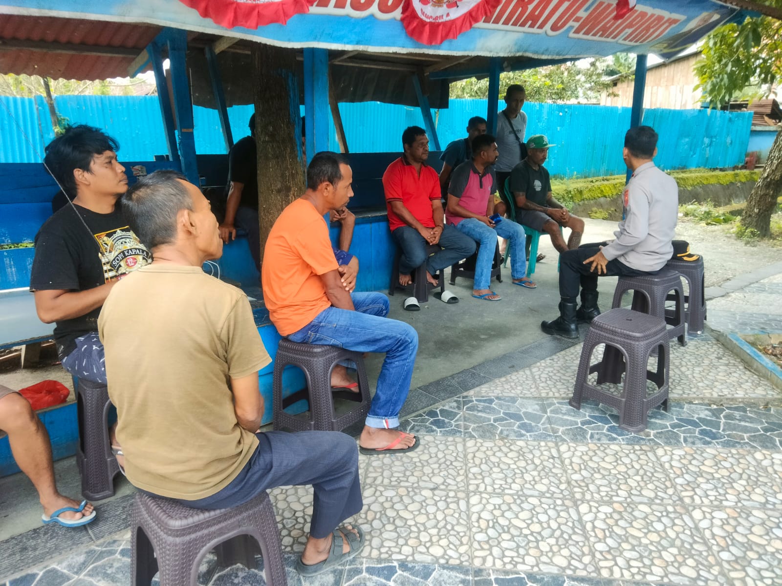 Sampaikan Kamtibmas, Sat Binmas Polres Malteng Lakukan Jumat Curhat