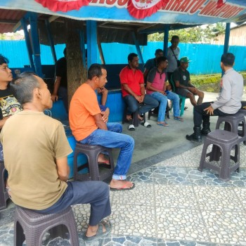 Sampaikan Kamtibmas, Sat Binmas Polres Malteng Lakukan Jumat Curhat