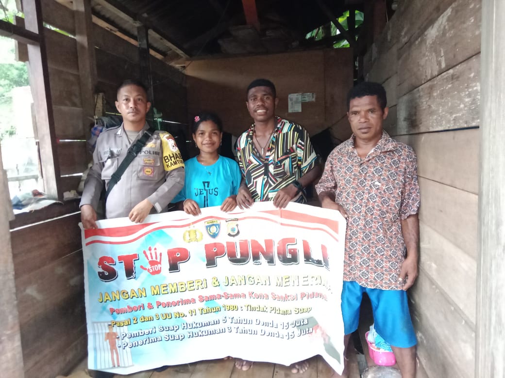 Tolak Pungli, Bhabinkamtibmas Bripka Briegel Mustamu Tingkatkan Sosialisasi Pada Masyarakat