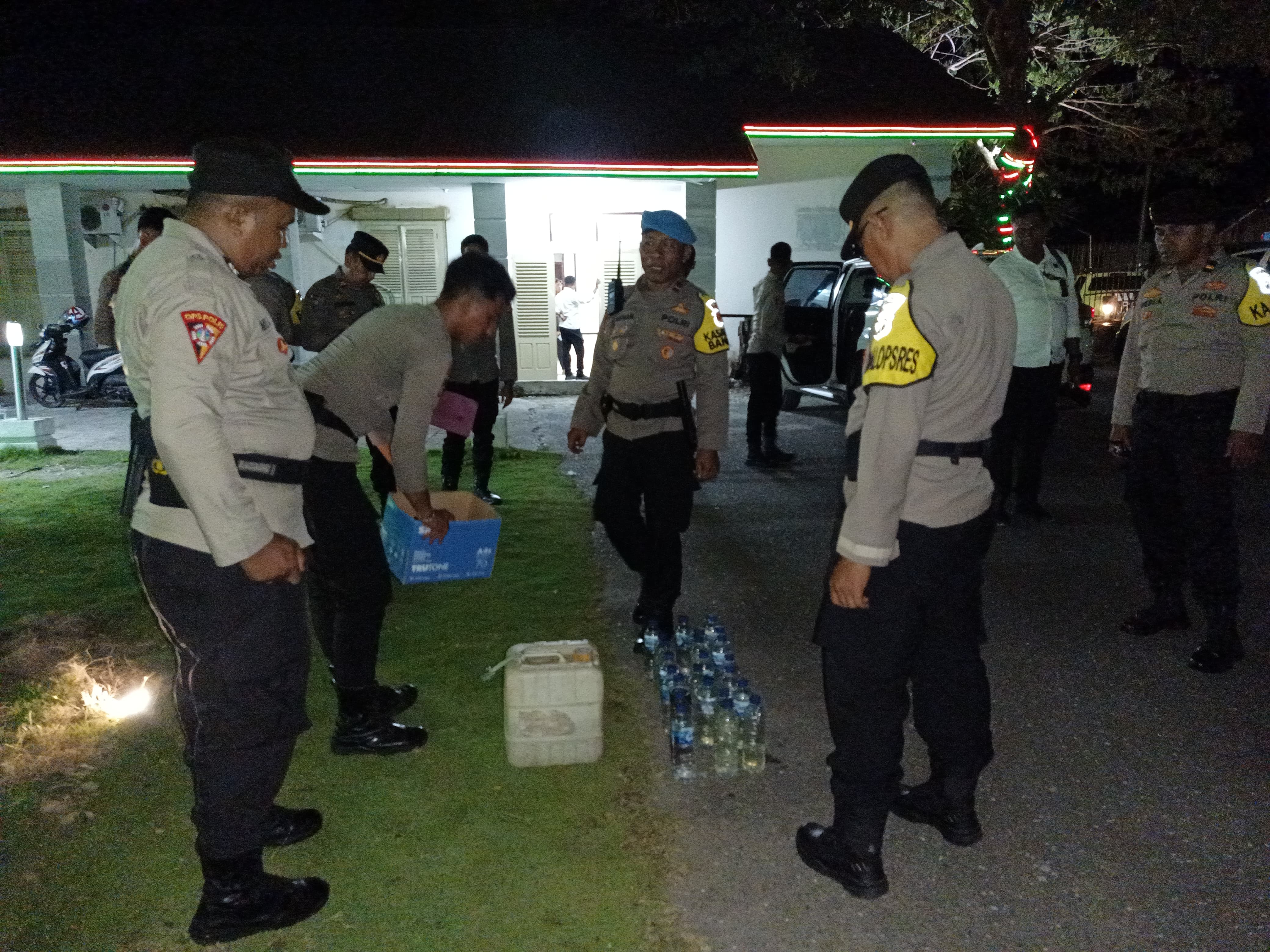 Polres Buru Selatan Amankan Minuman Keras Ilegal dalam Patroli Cipta Kondisi Jelang Perayaan Malam Tahun Baru 2025