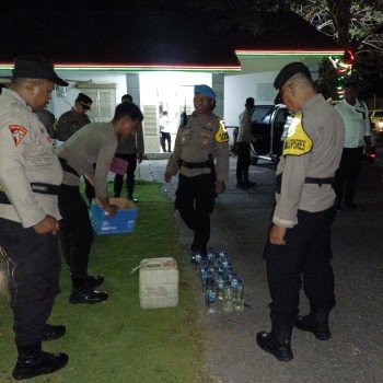 Polres Buru Selatan Amankan Minuman Keras Ilegal dalam Patroli Cipta Kondisi Jelang Perayaan Malam Tahun Baru 2025