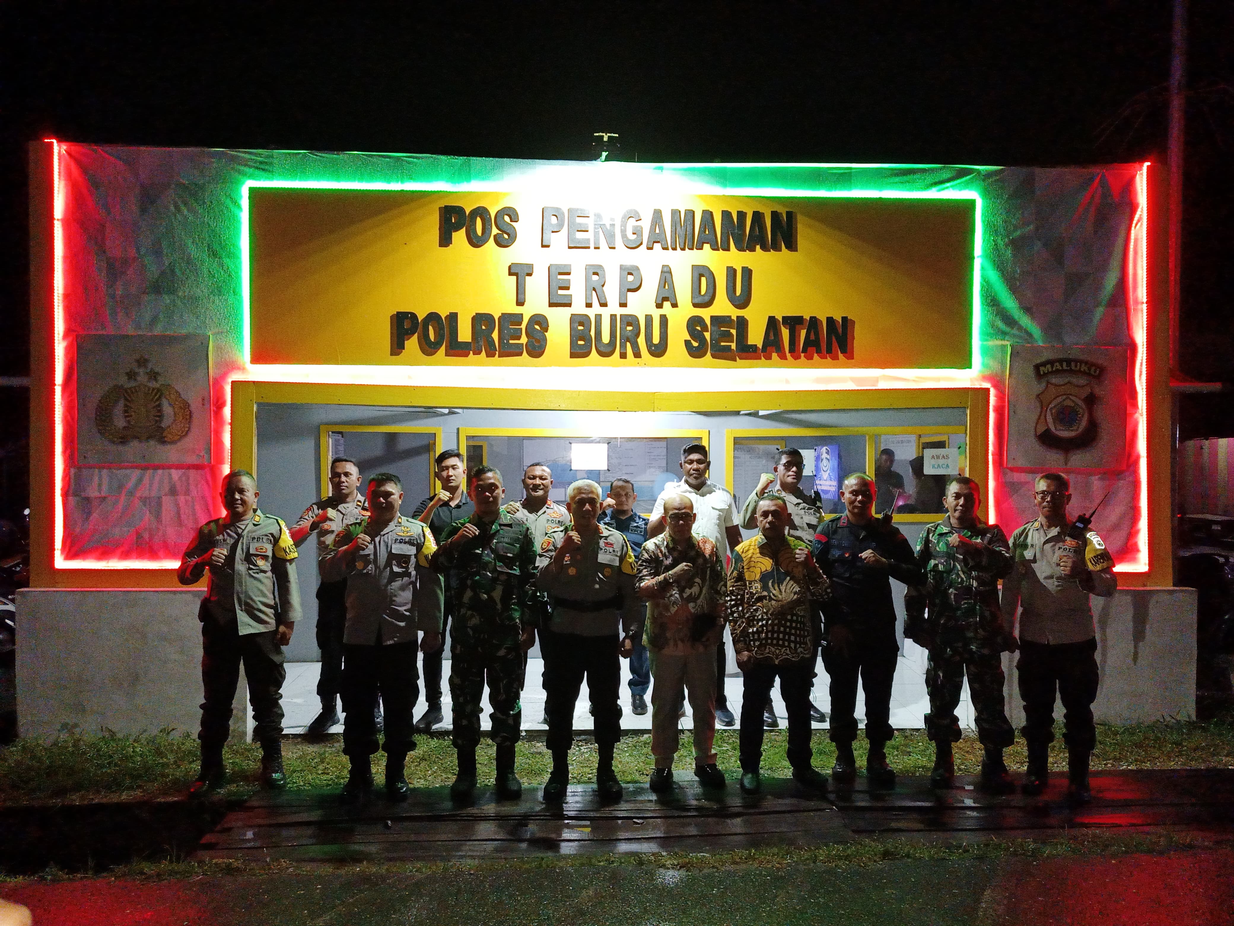 Kapolres Buru Selatan Pantau Perayaan Pergantian Malam Tahun Baru 2025 Bersama Forkopimda Kabupaten Buru Selatan