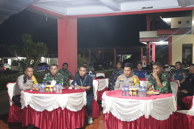 Kapolres Kepulauan Tanimbar bersama Forkopimda ikuti Zoom Meeting malam puncak pergantian Tahun