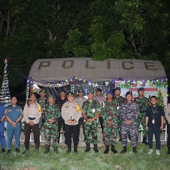Malam puncak pergantian Tahun, Kapolres Kepulauan Tanimbar pimpin kunjungan pada Pos Pam dan Pos Yan