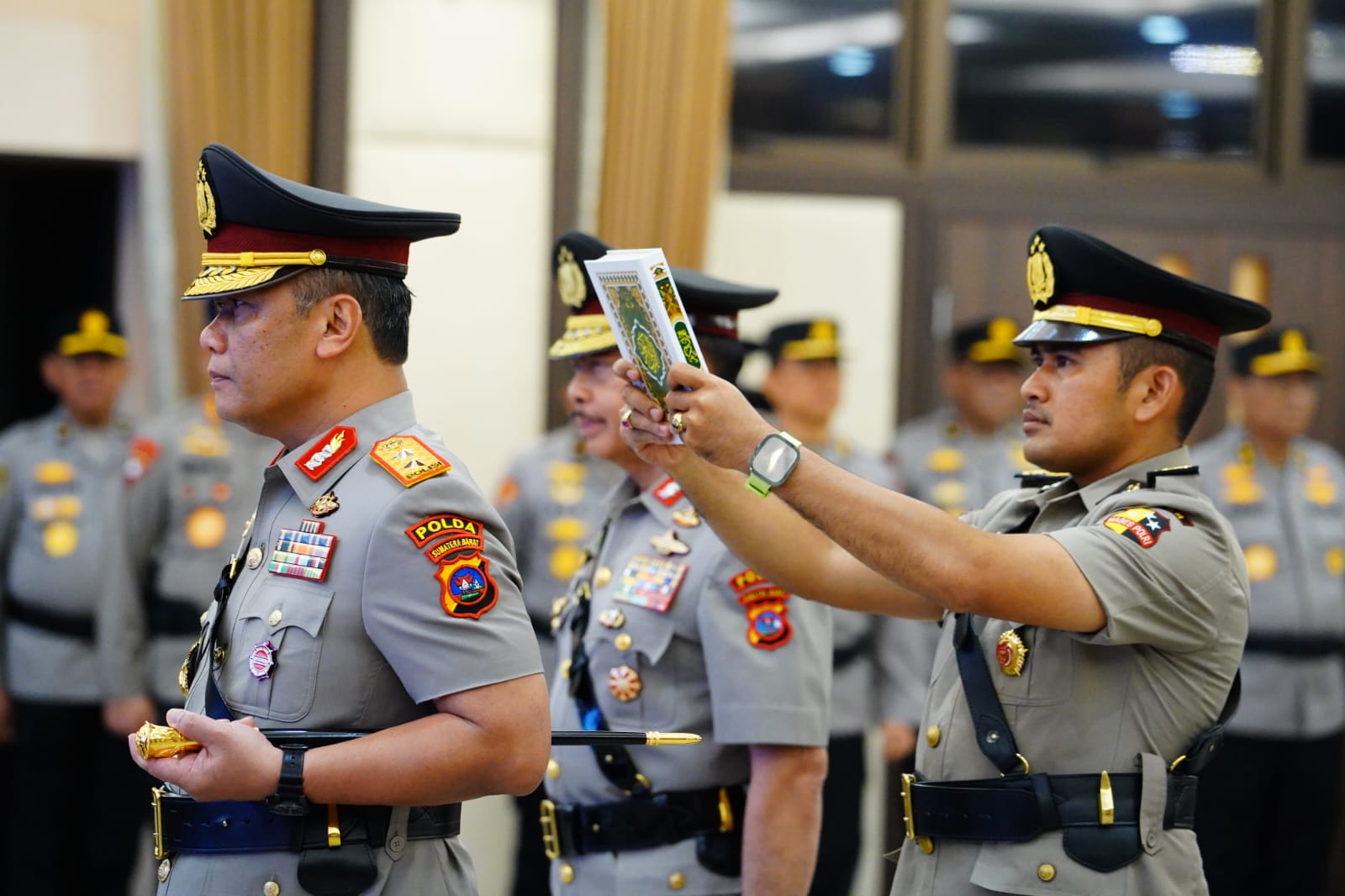 Kapolri Pimpin Serah Terima Jabatan Kapolda Sumatra Barat Irjen Pol Dr. Gatot Tri Suryanta