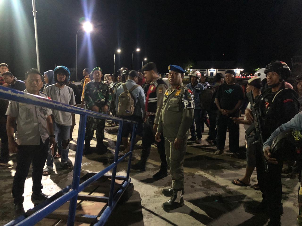Pos Terpadu Pelabuhan Laut Namlea Laksanakan Pengamanan dan Pengawasan Barang Maupun Penumpang KM. Cantika