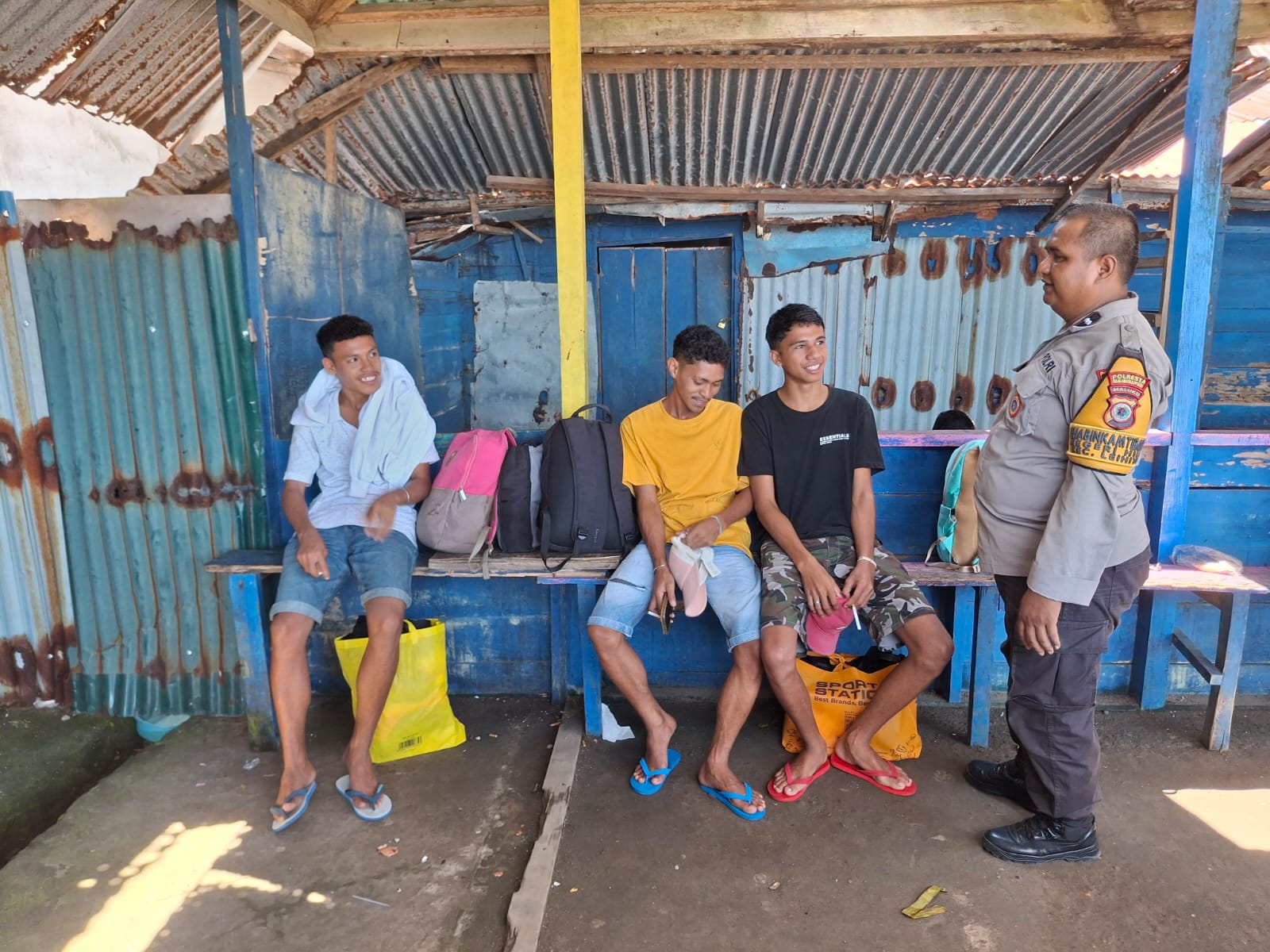 Bhabinkamtibmas Negeri Hila Lakukan Sambang dan Himbauan Kamtibmas