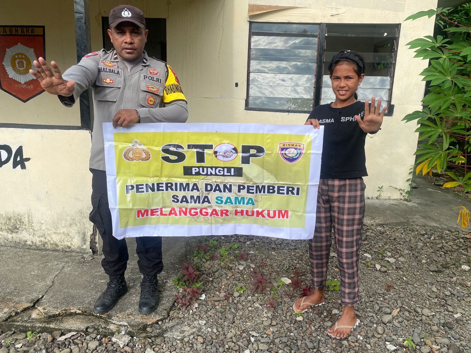 Bhabinkamtibmas Elnusa Sosialisasikan Saber Pungli di Desa Binaan