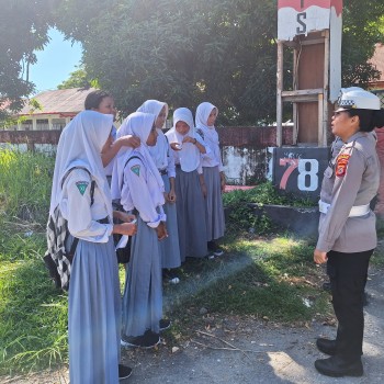 Dikmas Lantas Sat Lantas Polres Buru Selatan Kepada Pelajar SMA