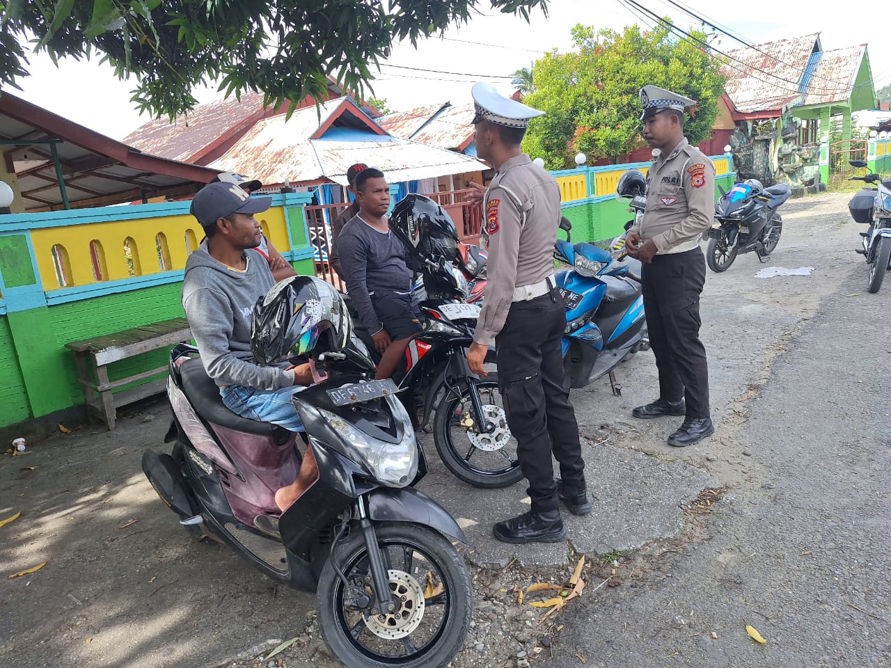 Gelar Dikmas Lantas, Satlantas Polres Buru Selatan Edukasikan Masyarakat Tentang Keselamatan dan Tertib Berkendara